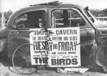 fotka auta, s kterým začínala kapela The Birds